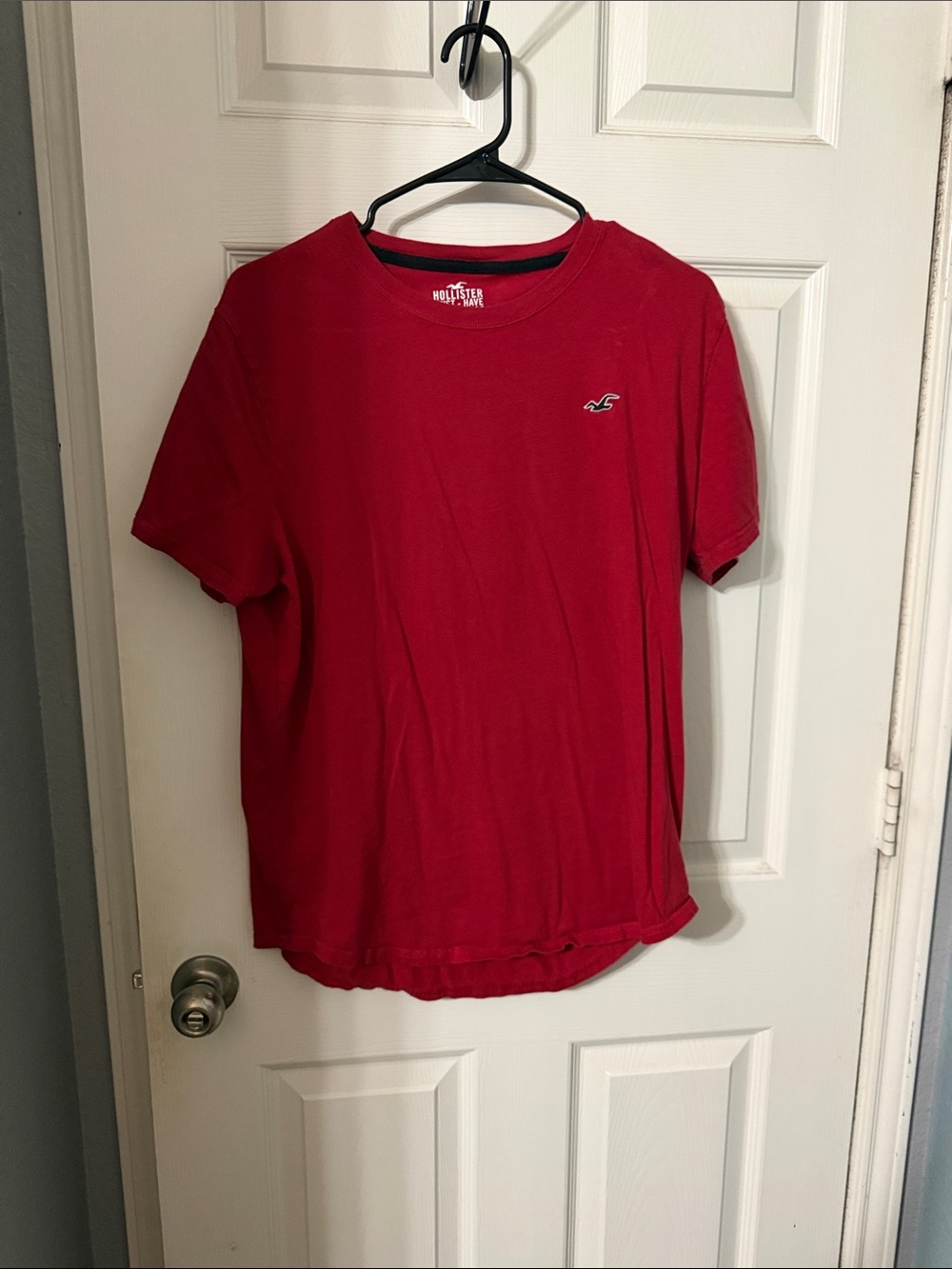 Hollister Men's Red Short-Sleeve Crew Tee